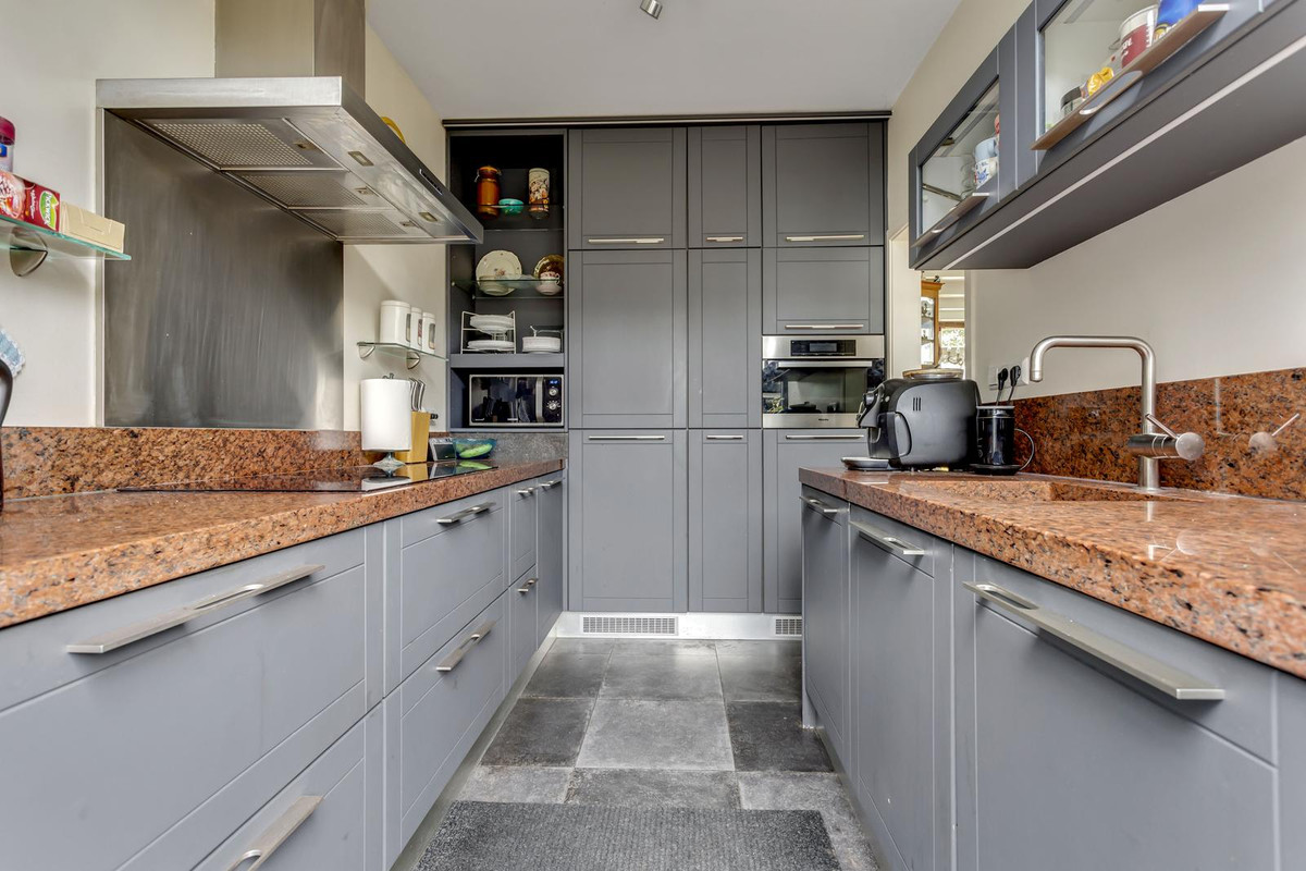 Hoekwoning te koop: Admiraal Helfrichsingel 42, Oud-Beijerland