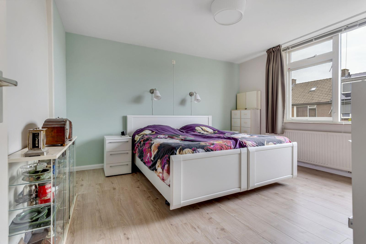 Hoekwoning te koop: Admiraal Helfrichsingel 42, Oud-Beijerland