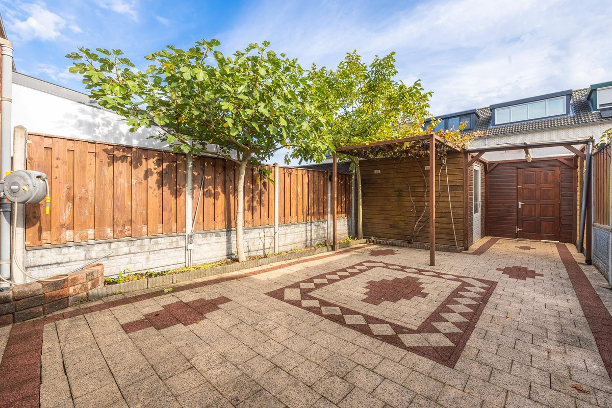 Tussenwoning te koop: Willem Bontekoestraat 76, Almere