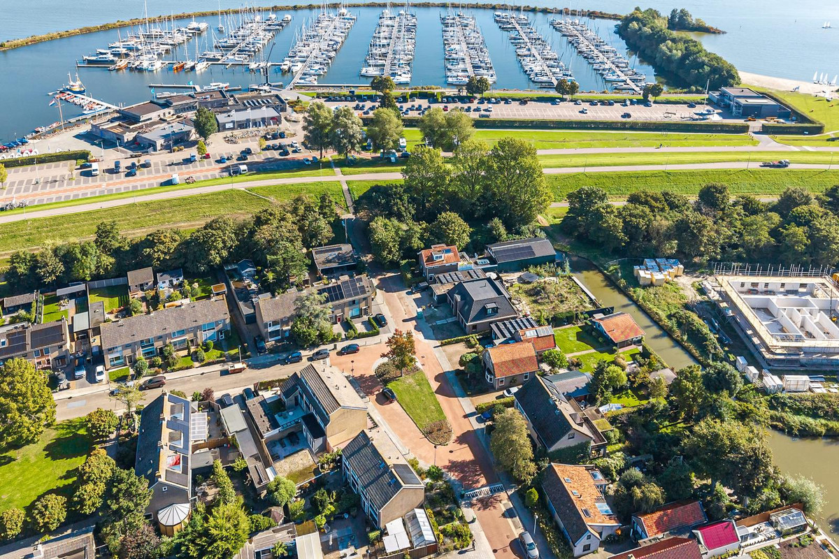 Twee-onder-één-kap te koop: Oostersingel 52, Medemblik
