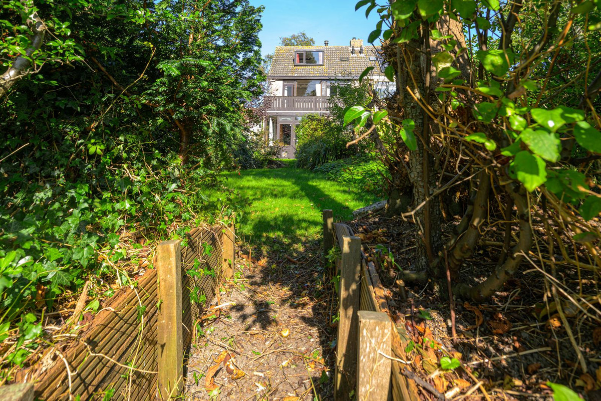 Twee-onder-één-kap te koop: Oostersingel 52, Medemblik