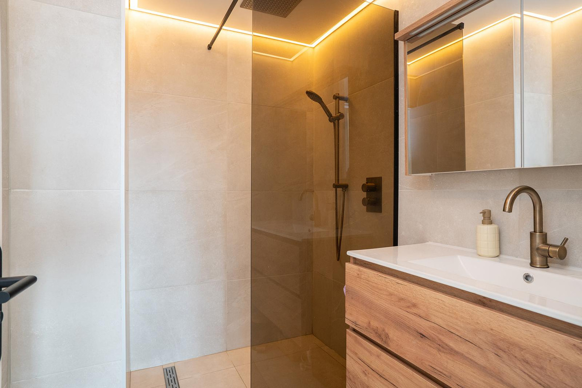 Appartement te koop: Waalstraat 141, Enschede