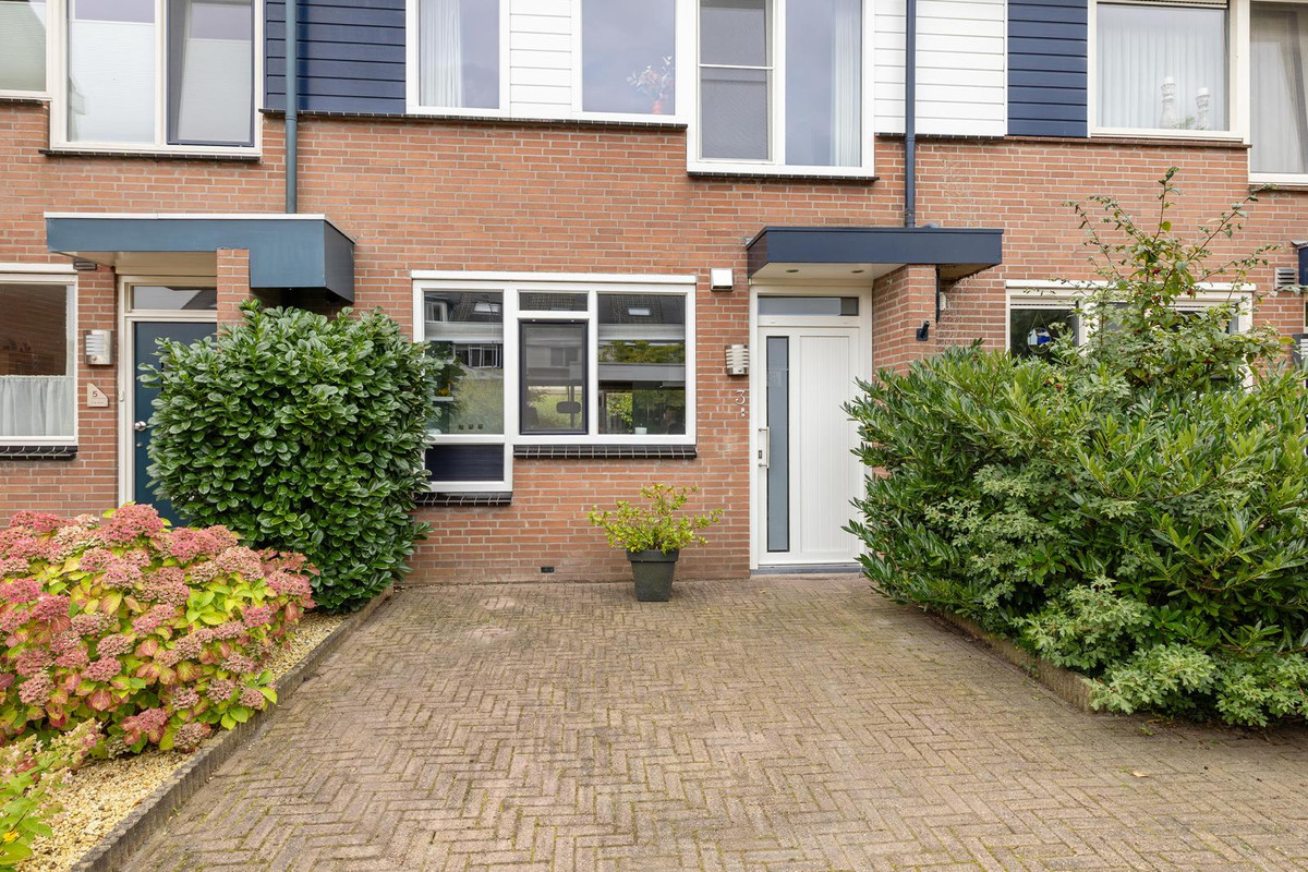 Tussenwoning te koop: Geerstuk 3, Delfzijl