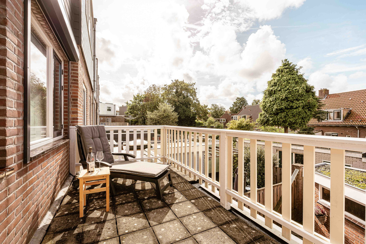 Tussenwoning te koop: Merwedestraat 18, Haarlem