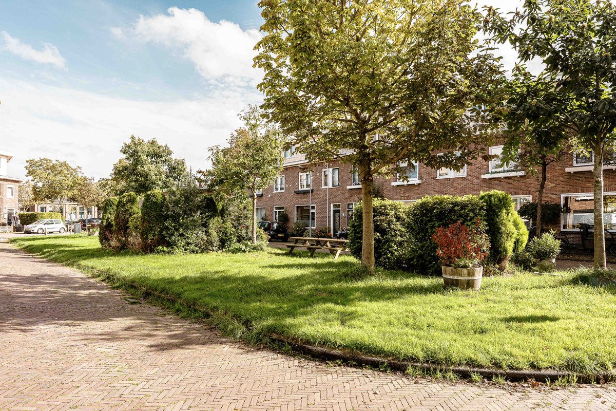 Tussenwoning te koop: Merwedestraat 18, Haarlem