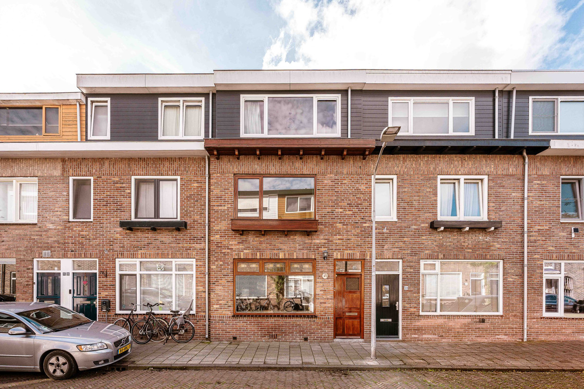 Tussenwoning te koop: Merwedestraat 18, Haarlem