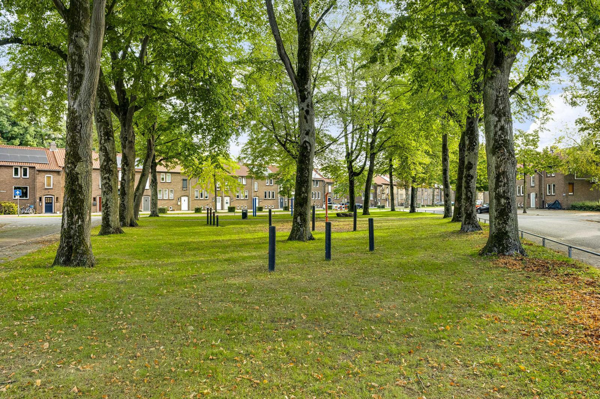 Tussenwoning te koop: Regentesselaan 32, Weert