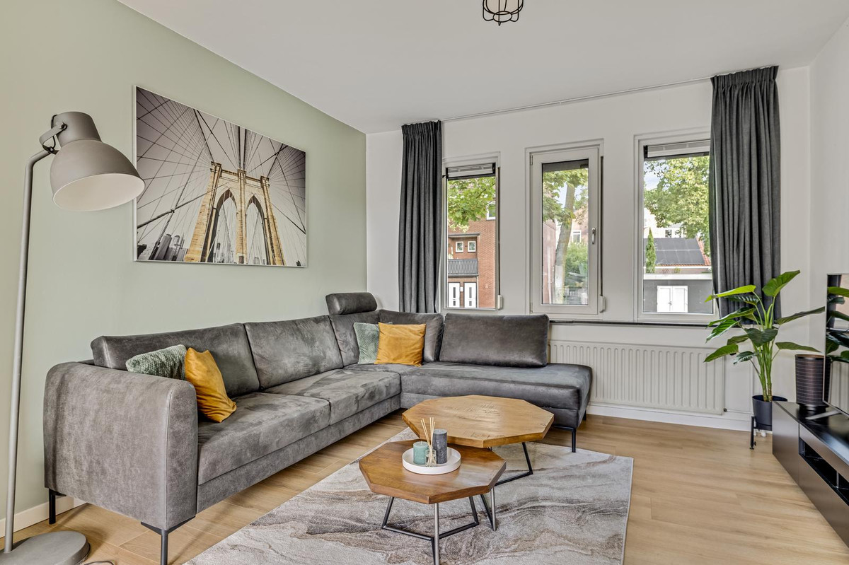 Tussenwoning te koop: Regentesselaan 32, Weert
