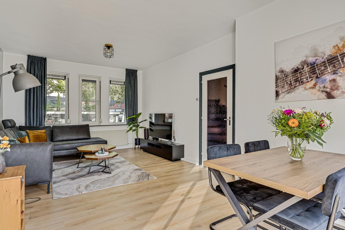 Tussenwoning te koop: Regentesselaan 32, Weert