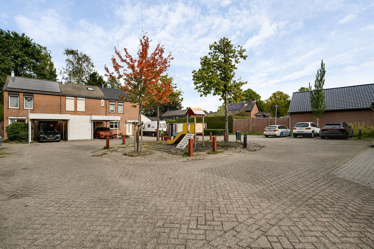 Tussenwoning te koop: Anemoonhof 21, Weert
