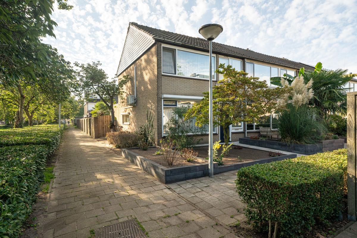 Hoekwoning te koop: Mr. Ruys De Beerenbrouckstraat 28, Waalwijk