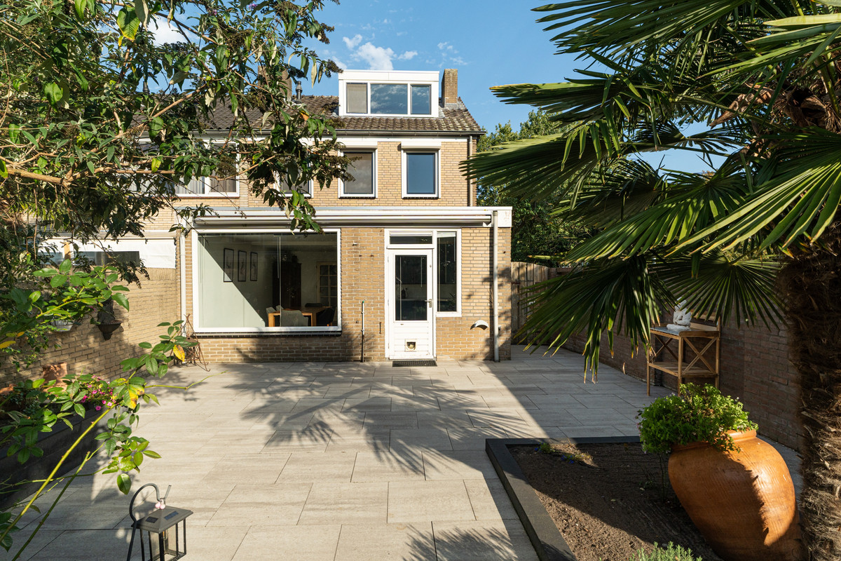 Hoekwoning te koop: Mr. Ruys De Beerenbrouckstraat 28, Waalwijk