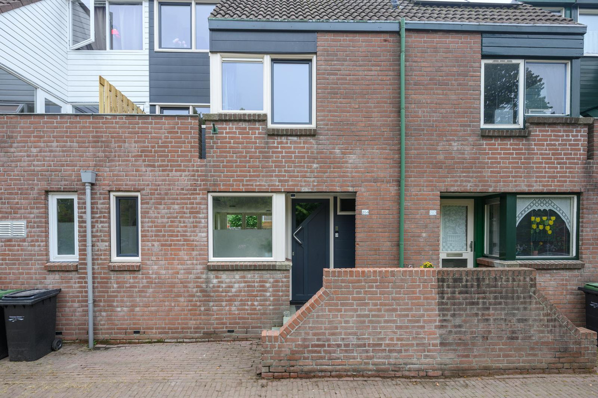 Tussenwoning te koop: Middenhof 204, Almere
