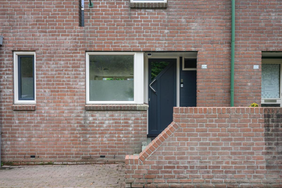 Tussenwoning te koop: Middenhof 204, Almere
