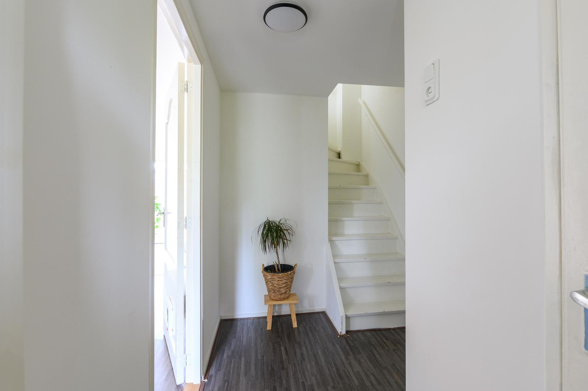 Tussenwoning te koop: Middenhof 204, Almere