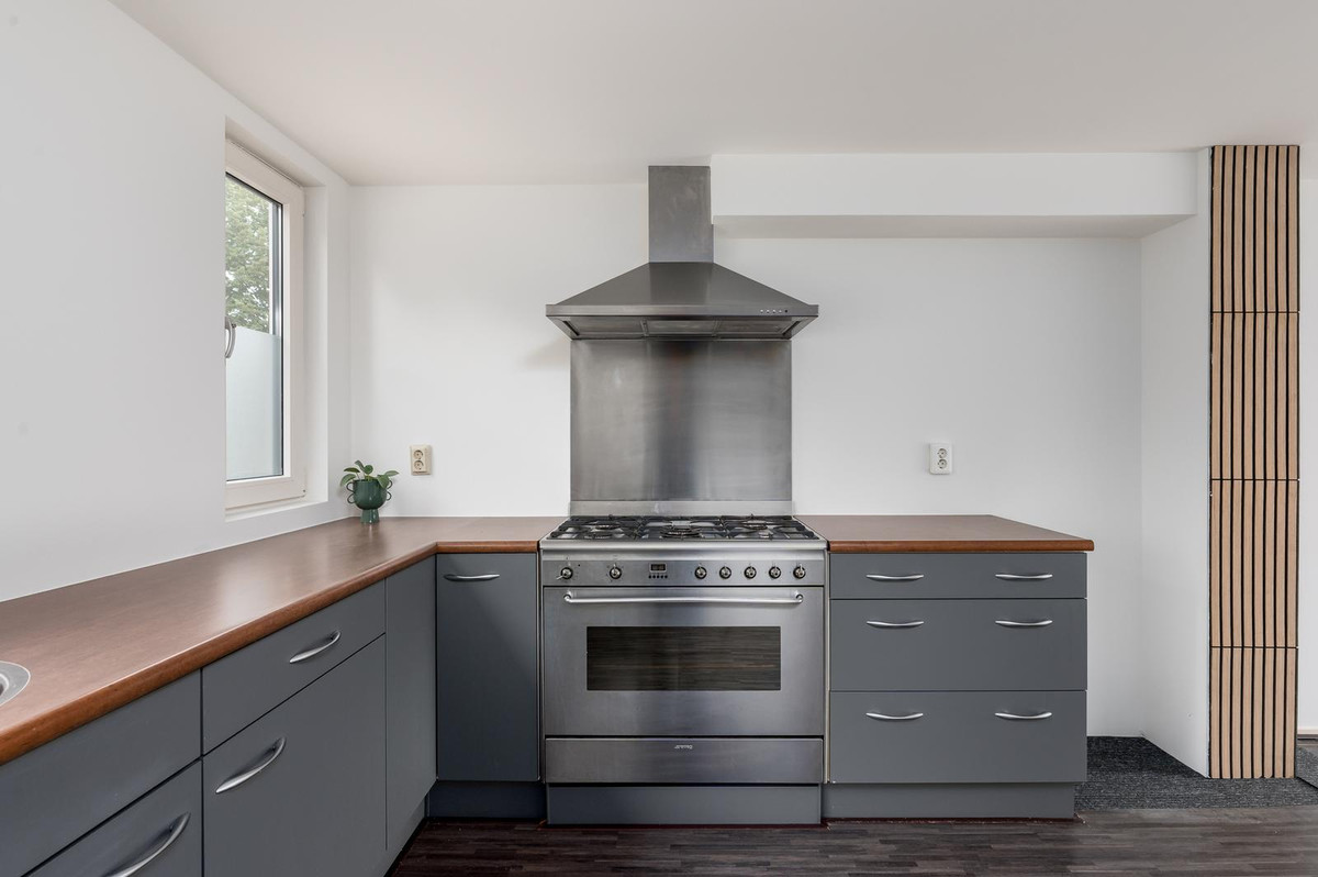 Tussenwoning te koop: Middenhof 204, Almere