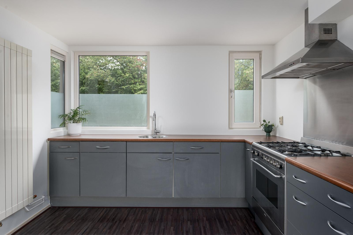 Tussenwoning te koop: Middenhof 204, Almere