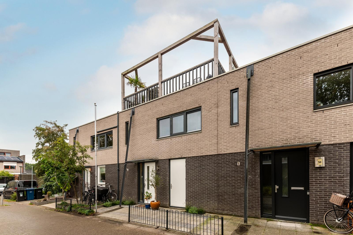 Tussenwoning te koop: Spitsbergen 48, Almere