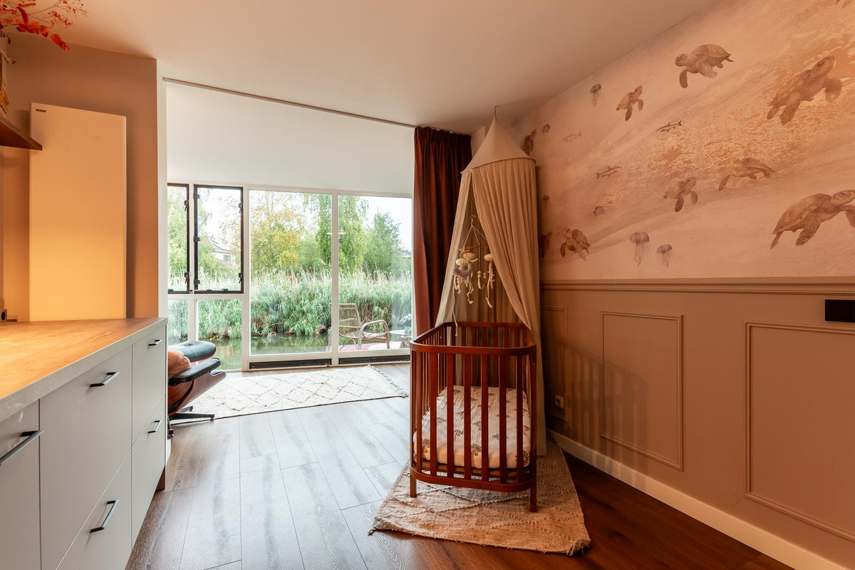 Tussenwoning te koop: Spitsbergen 48, Almere