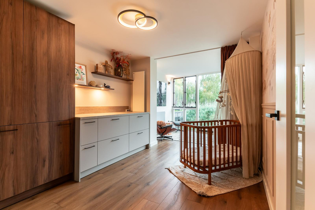 Tussenwoning te koop: Spitsbergen 48, Almere