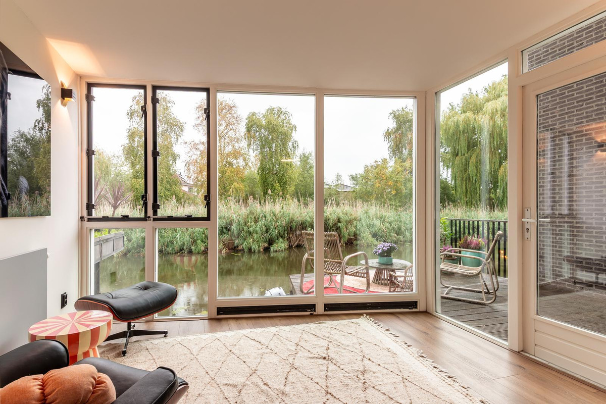 Tussenwoning te koop: Spitsbergen 48, Almere