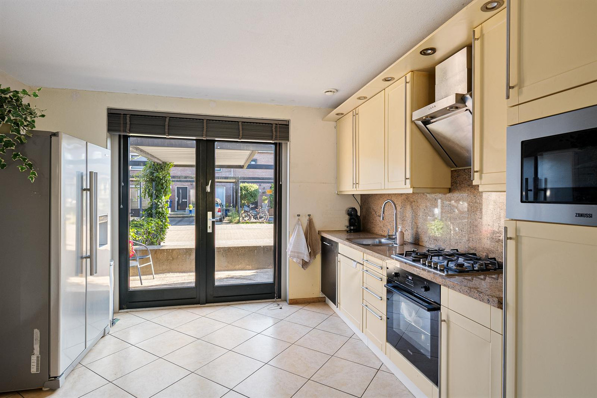 Tussenwoning te koop: Eendrachtstraat 69, Almere
