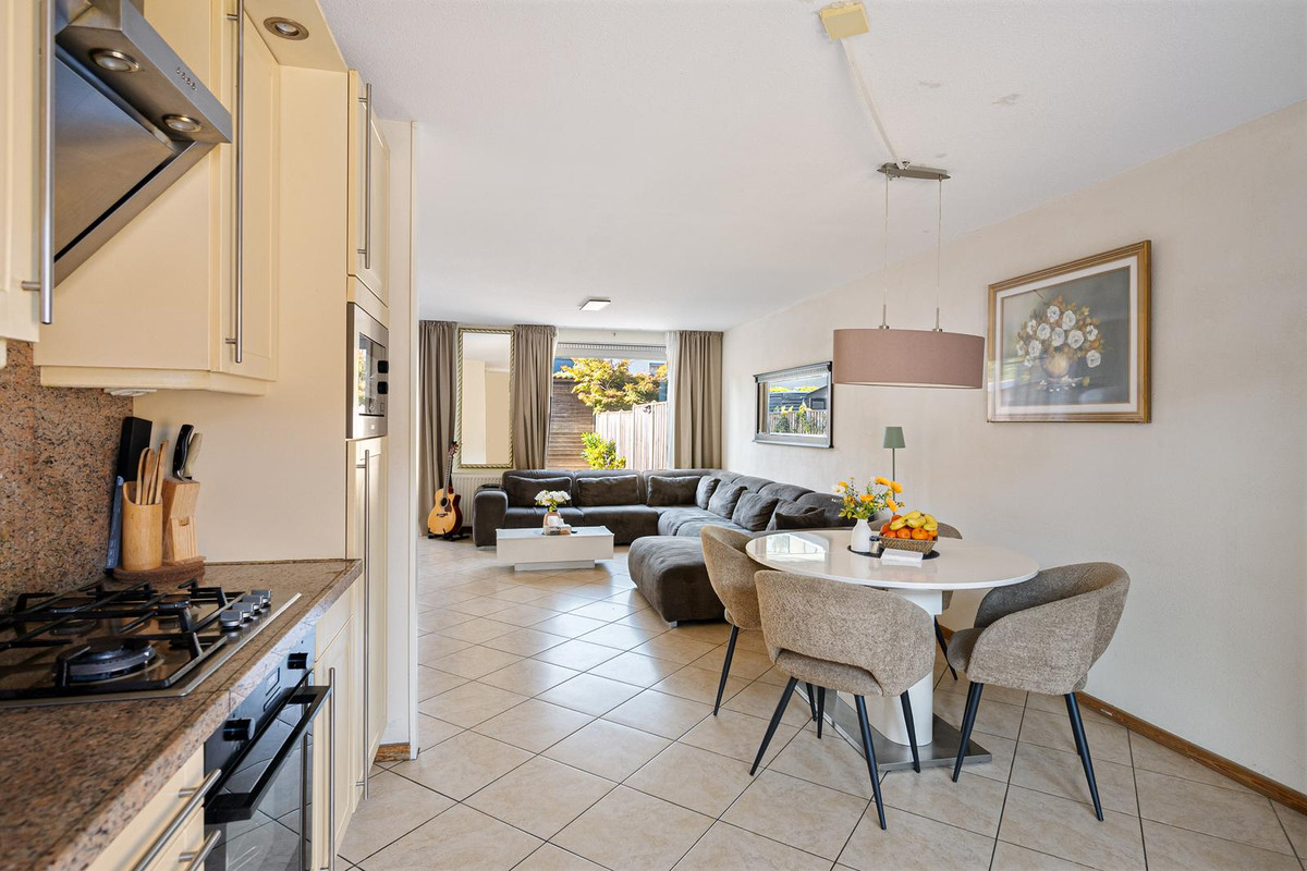 Tussenwoning te koop: Eendrachtstraat 69, Almere