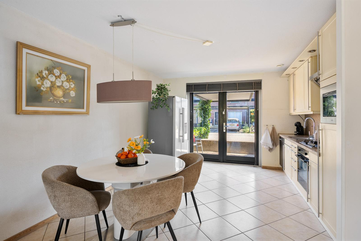Tussenwoning te koop: Eendrachtstraat 69, Almere