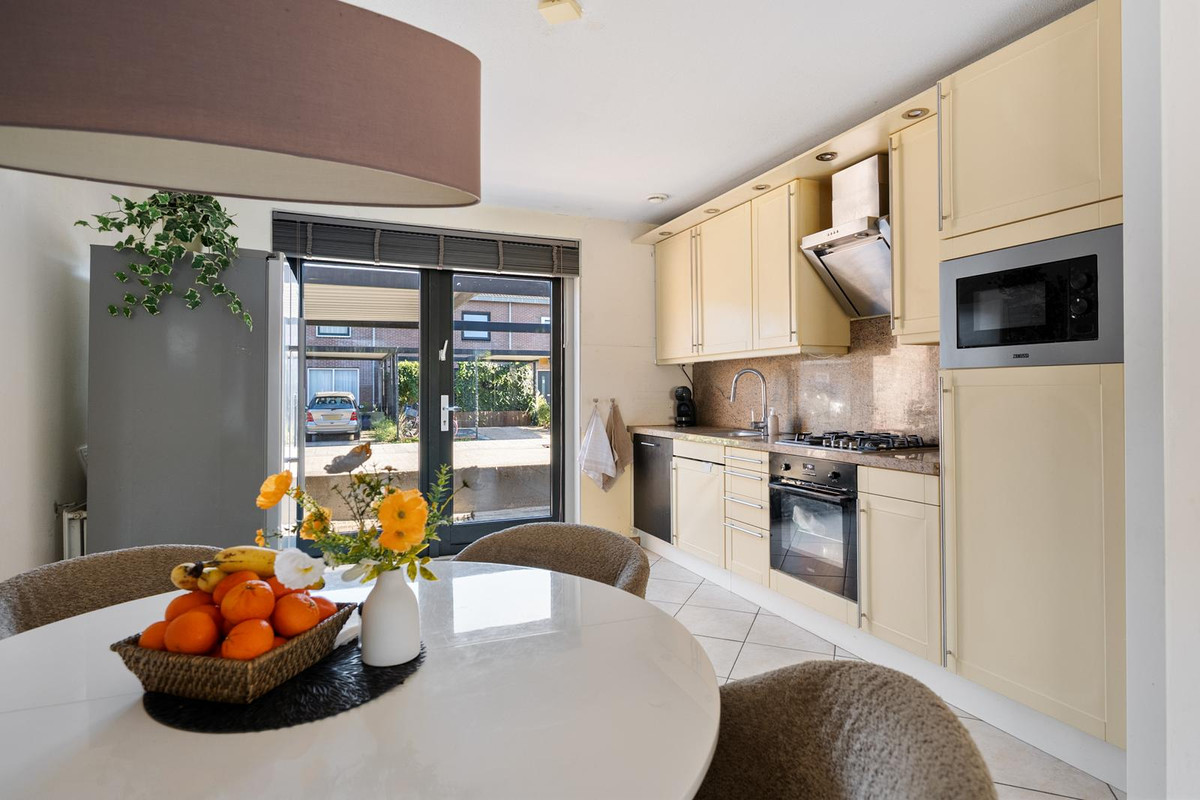 Tussenwoning te koop: Eendrachtstraat 69, Almere