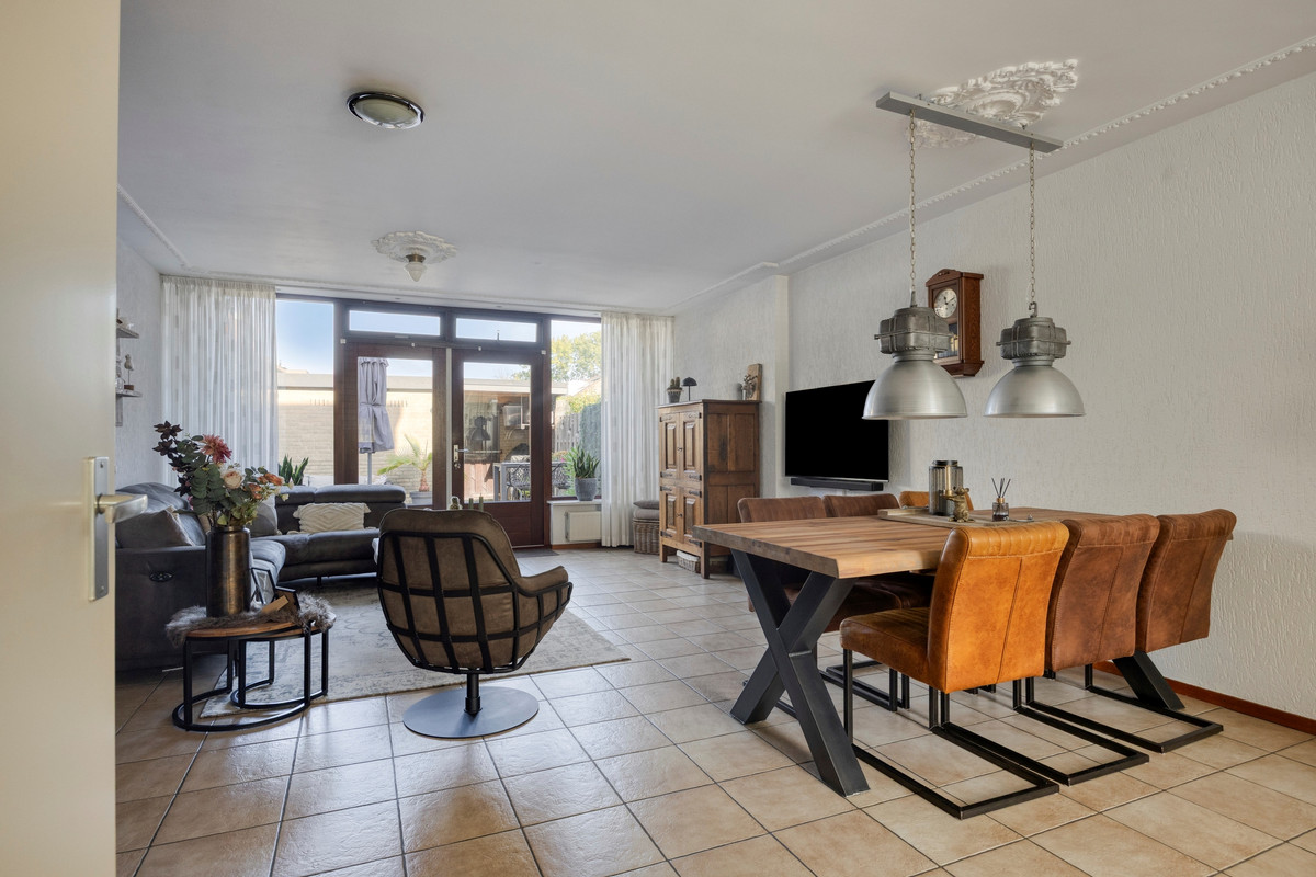 Tussenwoning te koop: Muzenlaan 51, Leiderdorp