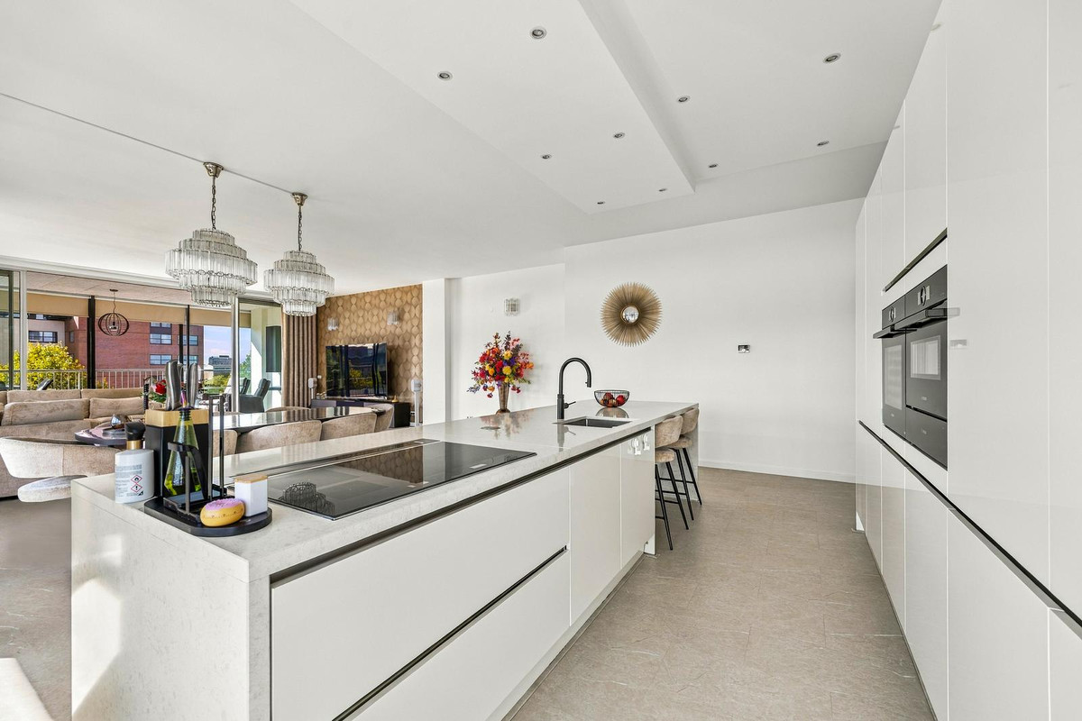 Appartement te koop: Sir Winston Churchilllaan 289F024, Rijswijk