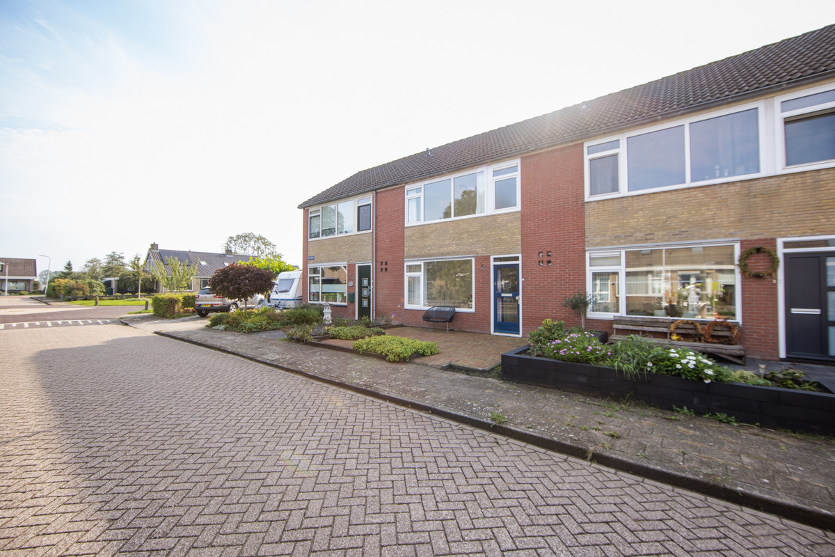 Tussenwoning te koop: De Voorn 3, Makkum