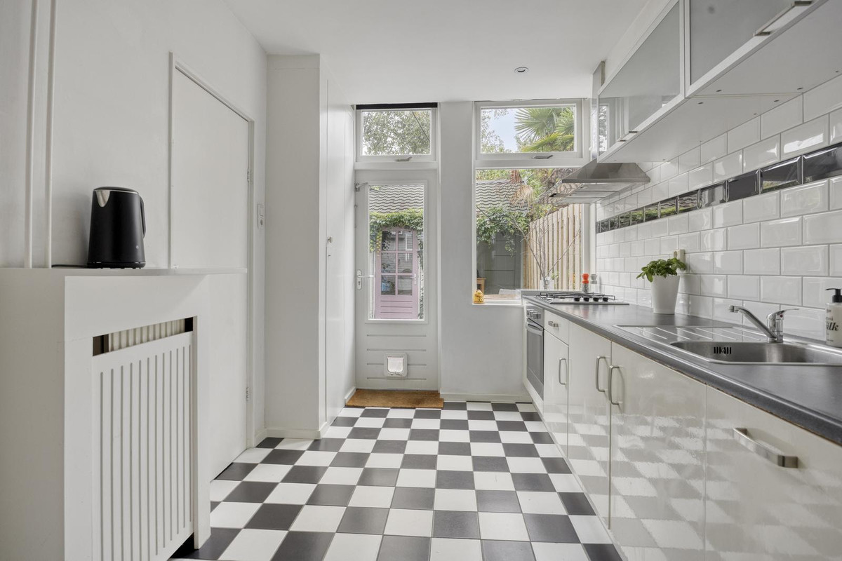 Tussenwoning te koop: Oranjeboomstraat 63, Haarlem