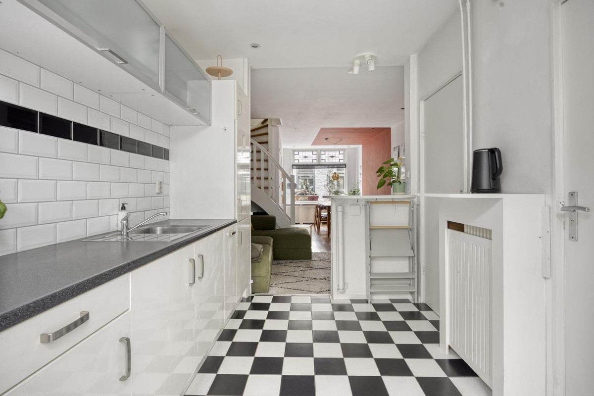 Tussenwoning te koop: Oranjeboomstraat 63, Haarlem