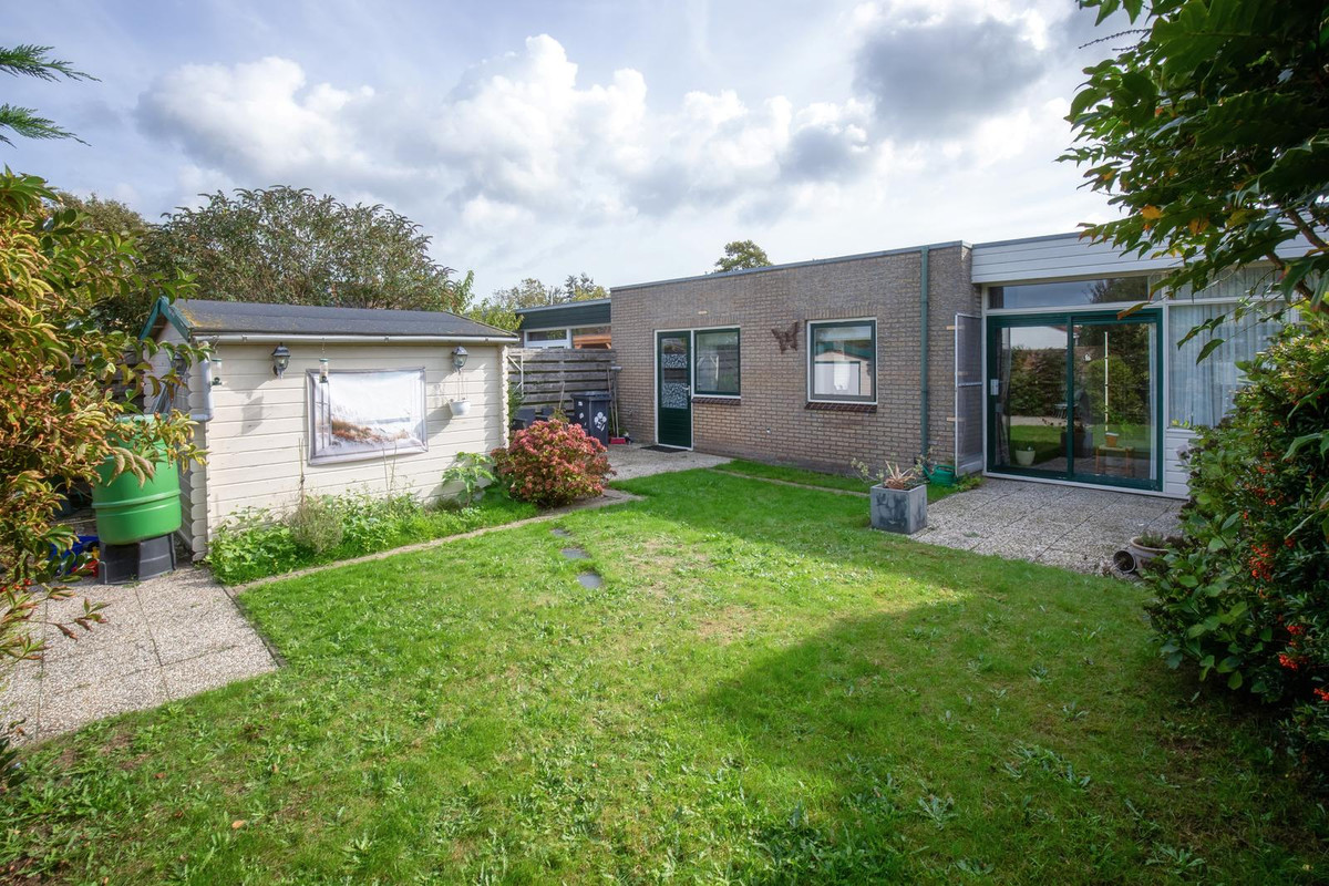 Tussenwoning te koop: Bernhardlaan 112, Den Burg