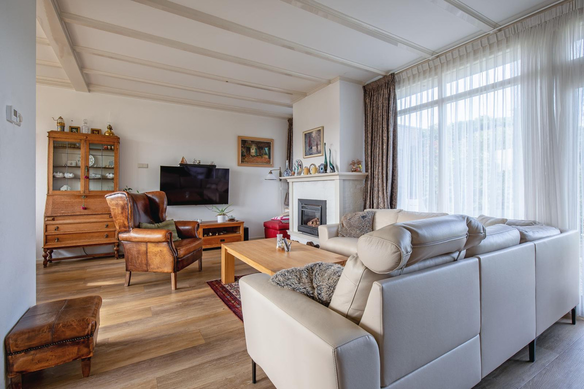 Tussenwoning te koop: Bernhardlaan 112, Den Burg