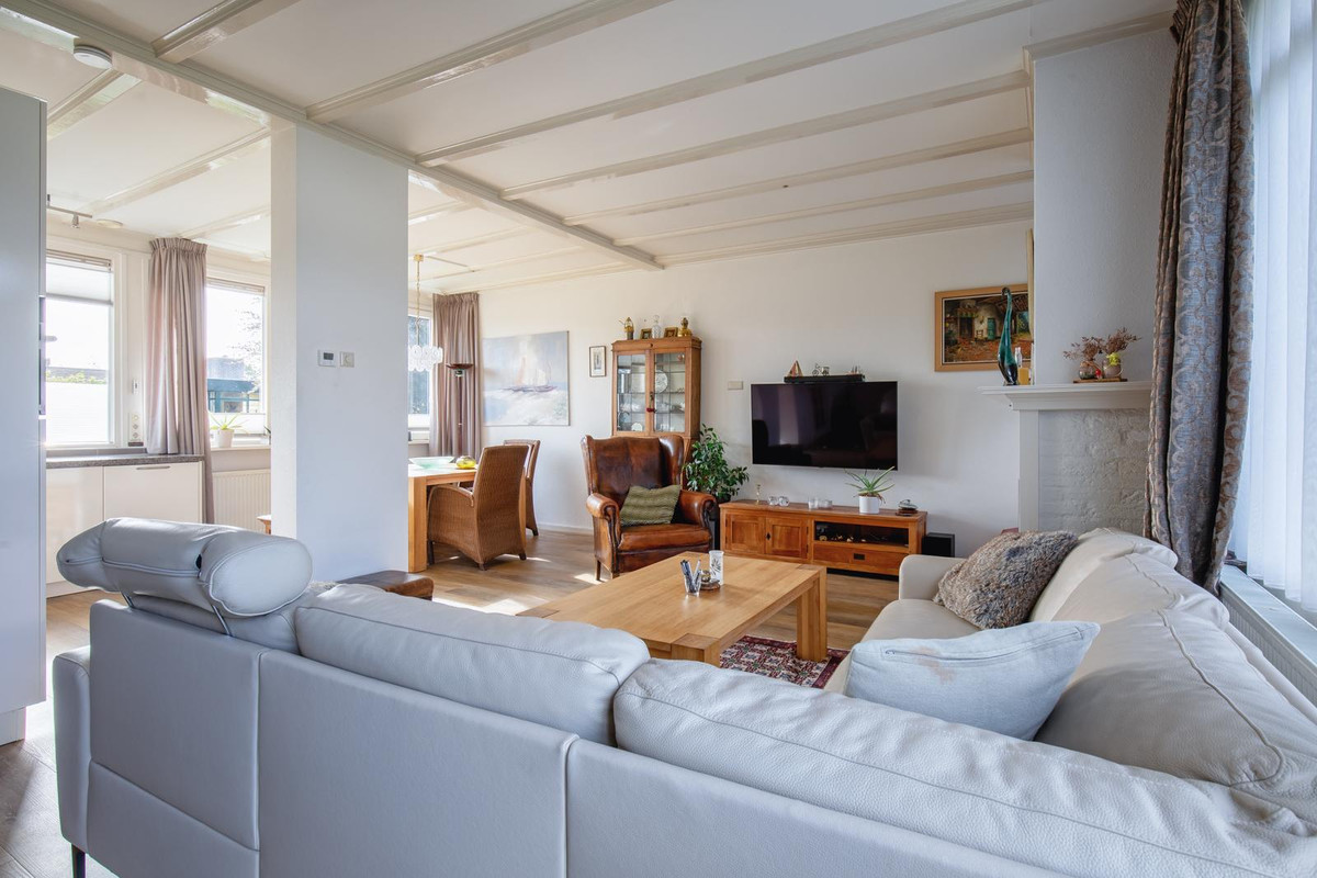 Tussenwoning te koop: Bernhardlaan 112, Den Burg