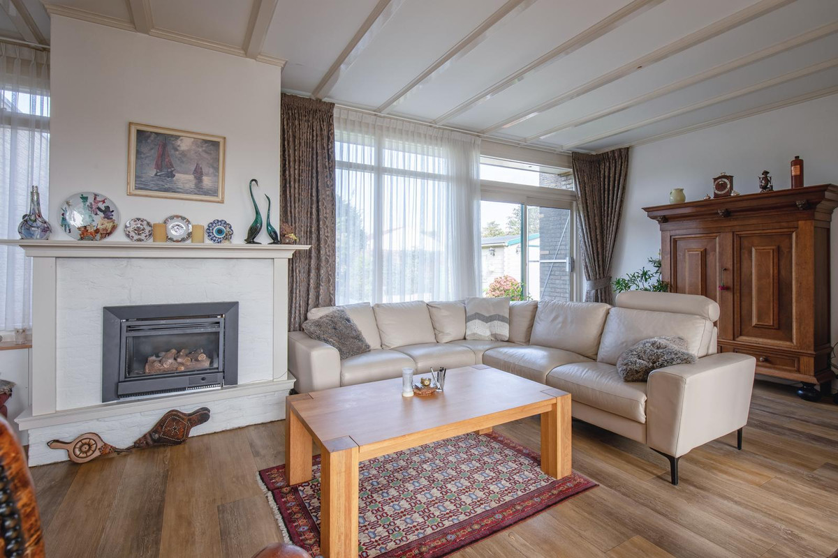 Tussenwoning te koop: Bernhardlaan 112, Den Burg