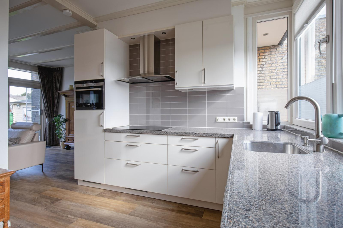 Tussenwoning te koop: Bernhardlaan 112, Den Burg