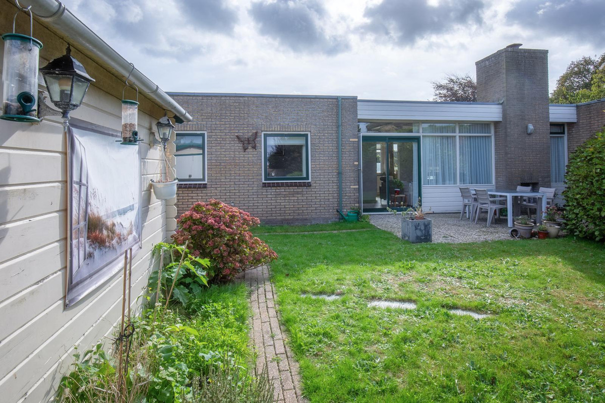 Tussenwoning te koop: Bernhardlaan 112, Den Burg