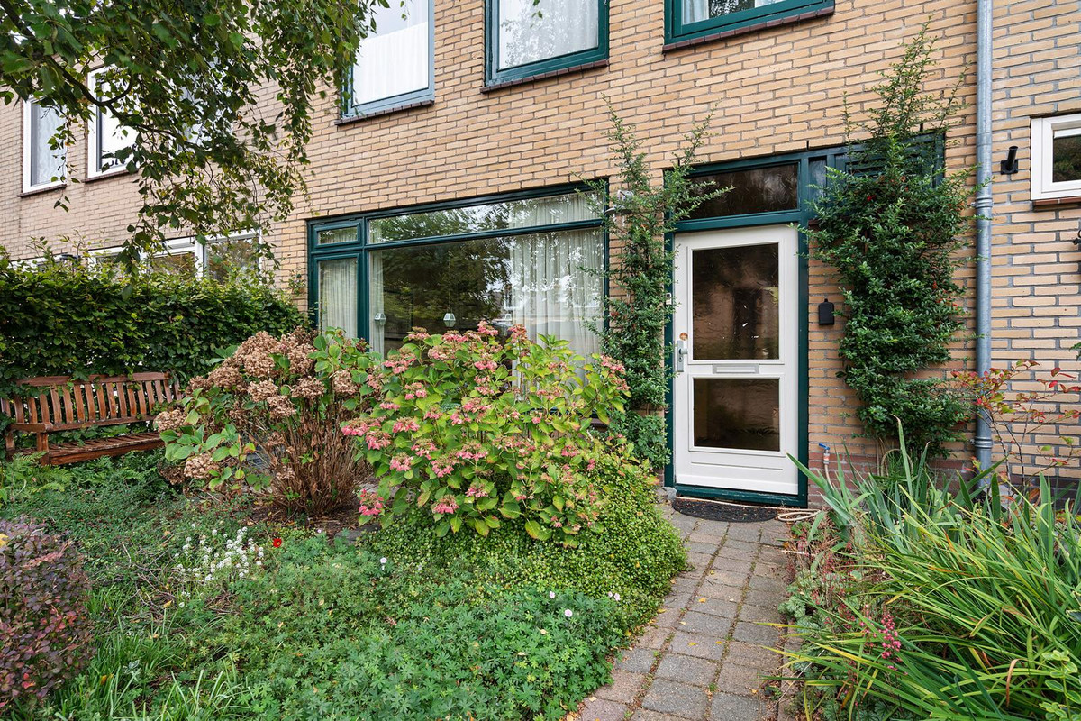 Tussenwoning te koop: Huygenslaan 15, Woudenberg