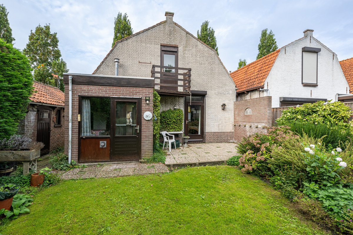 Vrijstaande woning te koop: Julianalaan 2, Dirksland