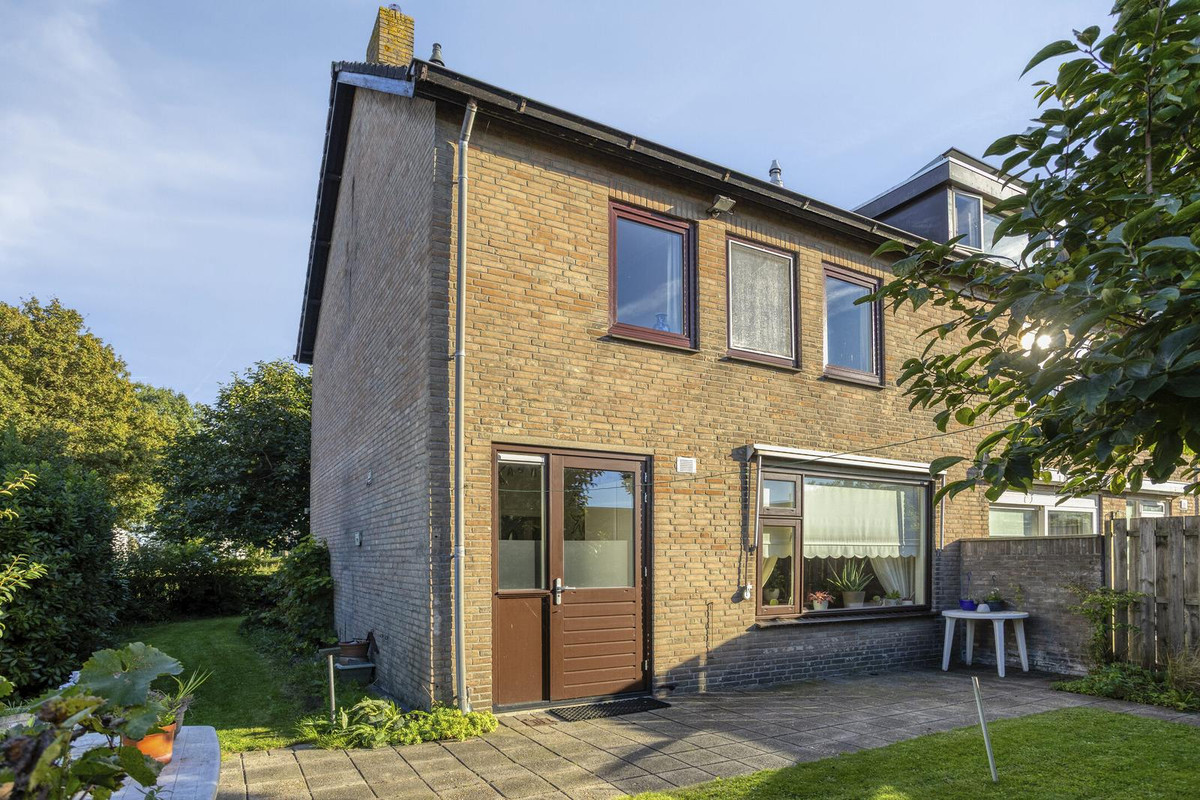 Hoekwoning te koop: Prins Hendrikstraat 15, Willemstad