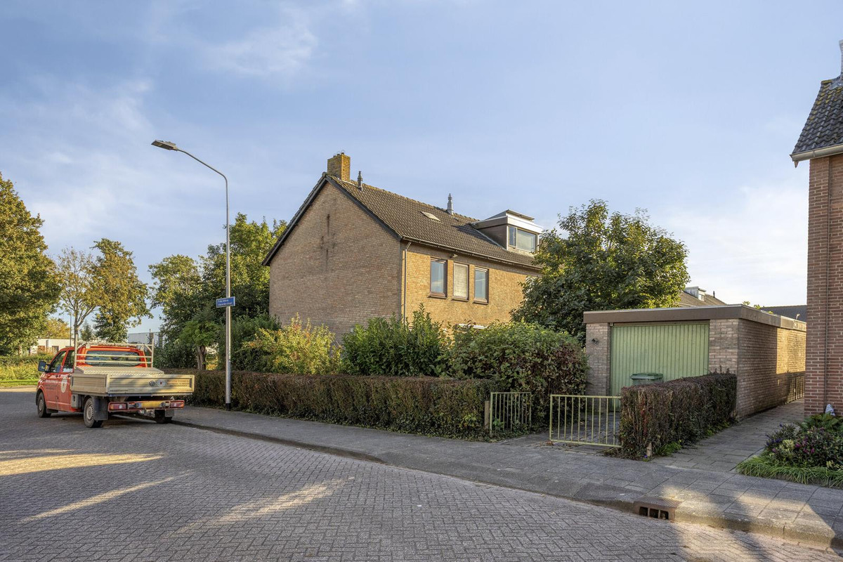 Hoekwoning te koop: Prins Hendrikstraat 15, Willemstad