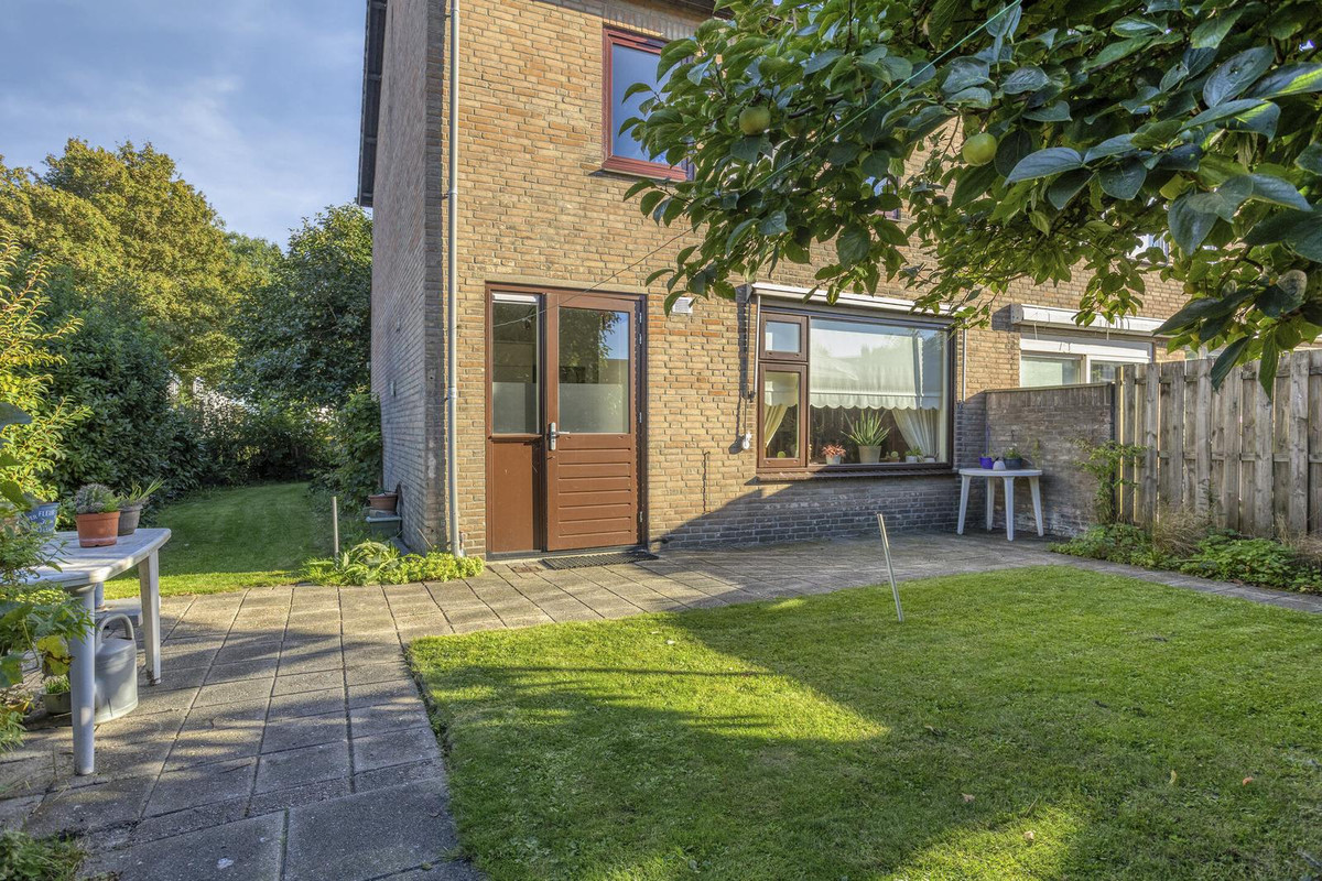 Hoekwoning te koop: Prins Hendrikstraat 15, Willemstad