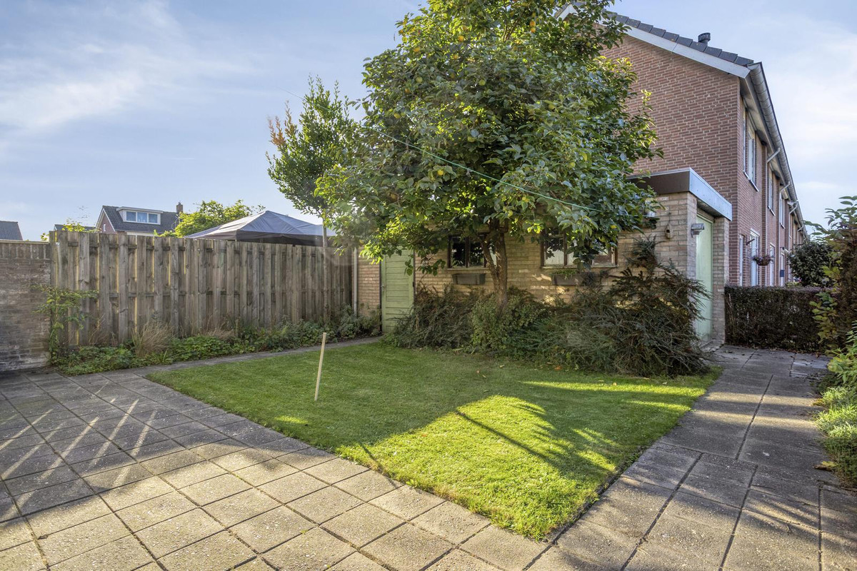 Hoekwoning te koop: Prins Hendrikstraat 15, Willemstad