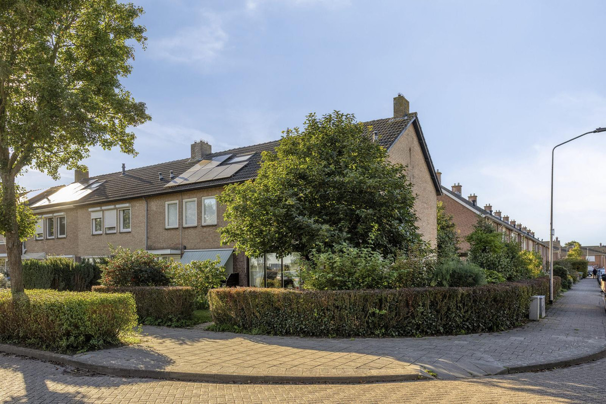 Hoekwoning te koop: Prins Hendrikstraat 15, Willemstad