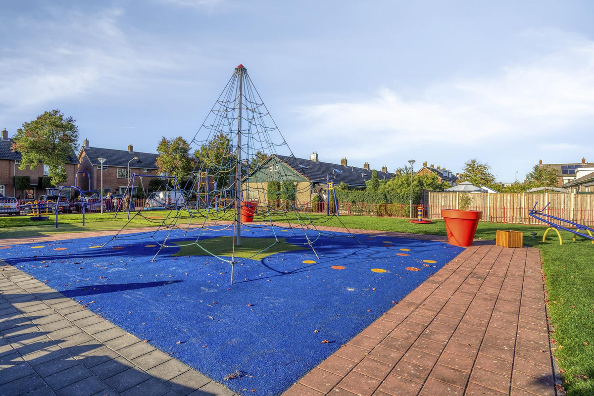 Hoekwoning te koop: Prins Hendrikstraat 15, Willemstad
