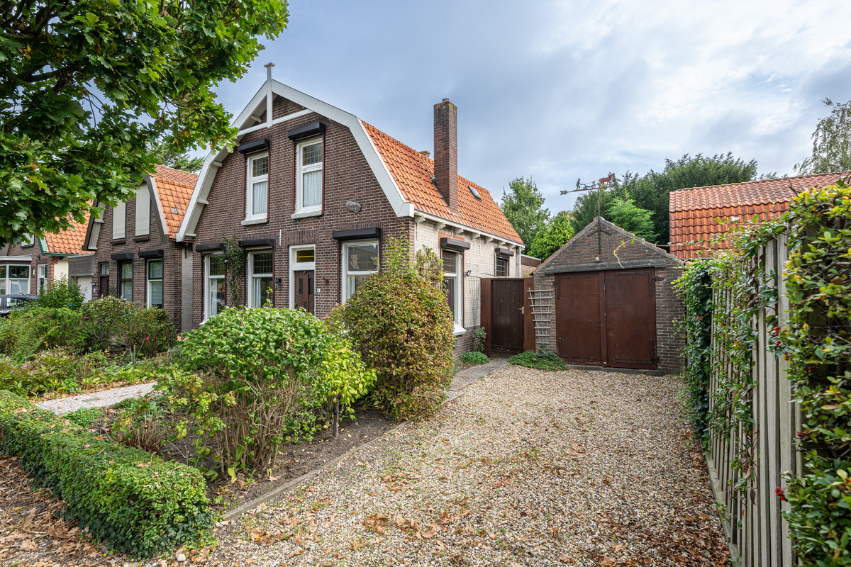 Vrijstaande woning te koop: Julianalaan 2, Dirksland