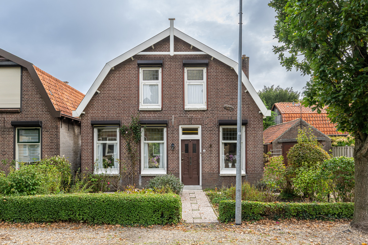 Vrijstaande woning te koop: Julianalaan 2, Dirksland